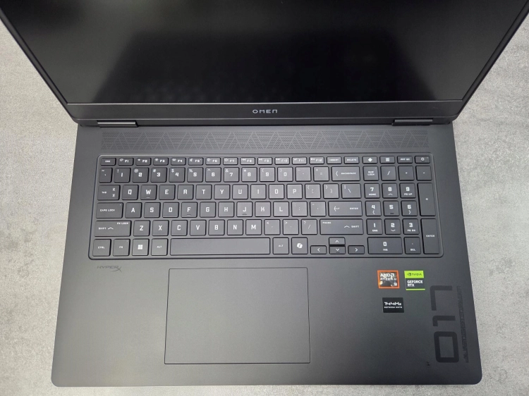 Laptop HP OMEN 17 Ryzen AI 9 365 32GB 1TB 17.3″ 144Hz RTX 5060 Win11Pro RGB